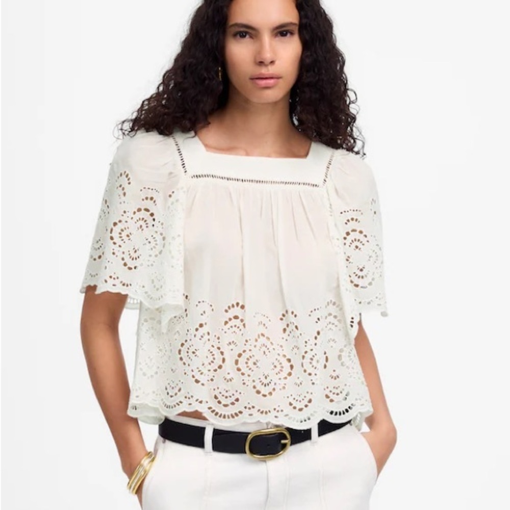Flutter-Sleeve Top